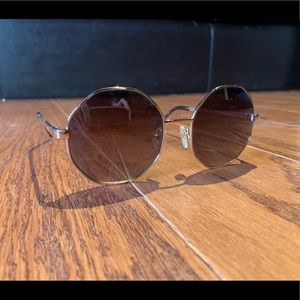 MOVING SALE ENTIRE CLOSET - Guess sunglasses